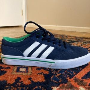 Adidas Classic 3-stripe men's daily casual sneaker (navy w/ green accents) Size8